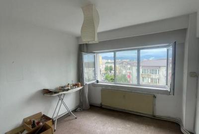 Apartament de 2 camere decomandat, 48 mp construiti, etaj 5, - 1