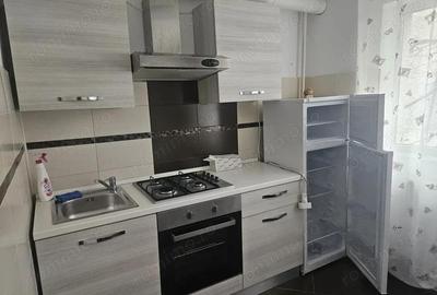 Garsonieră decomandată în Gorjului