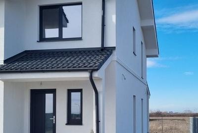 Duplex cu 3 camere cu Canalizare în Moșnița Veche - 2