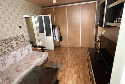Apartament cu 3 camere semidecomandat în Central - 1