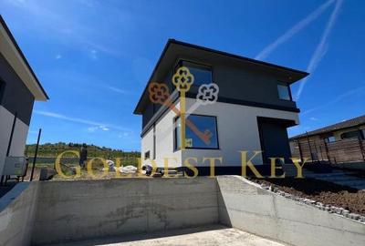 Casă cu 5 camere decomandat cu Teren 500 Mp în Baciu - 1