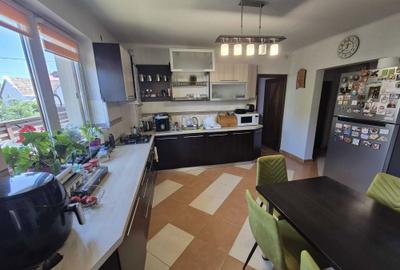 Casă cu 4 camere cu Teren 800 Mp în Luna - 3