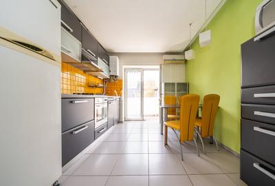Apartament cu 3 camere decomandat, mobilat în Valea Aurie
