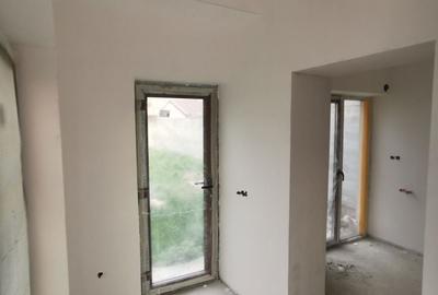 Casă cu 4 camere în Central - 1