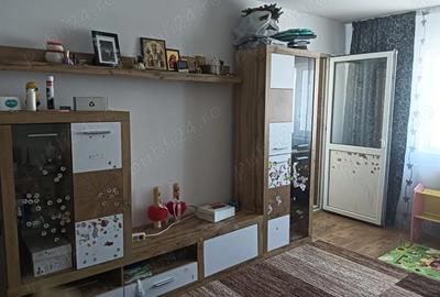 Vand apartament 3 camere in Babeni - 2