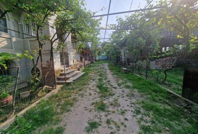 Casă cu 4 camere cu Teren 5019 Mp în Hurezani - 2