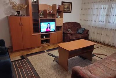 Apartament cu 4 camere decomandat în Noua