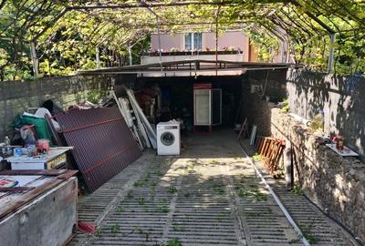 Casă individuală cu 5 camere cu Teren 2500 Mp în Central - 2
