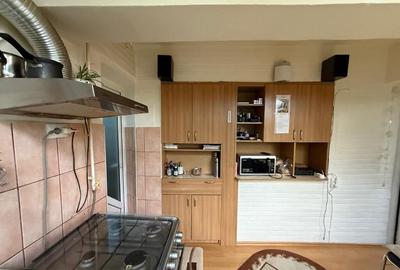 Apartament cu 3 camere ,etaj 3, zona Ulpia - 11