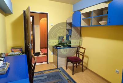 Apartament cu 4 camere decomandat în 9 Mai - 12