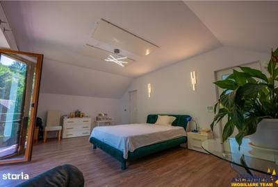Casă cu 9 camere decomandat cu Teren 1750 Mp în Central