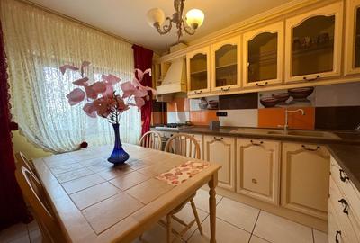 Apartament cu 4 camere semidecomandat, mobilat în Moșilor