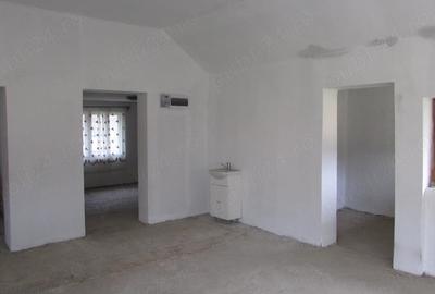 Casă cu 3 camere cu Teren 2900 Mp în Vețel - 2