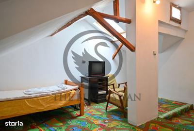 Casă cu 7 camere cu Canalizare în Central - 2