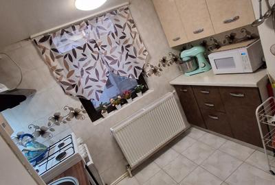 Apartament cu 3 camere semidecomandat în Hipodrom - 1