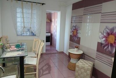 Apartament cu 4 camere decomandat în Găești - 3