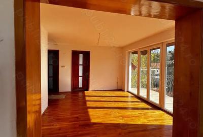 Casă cu 6 camere în Păuliș - 7