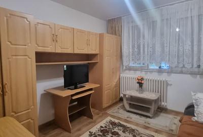 Chirie, garsonieră, mobilată, utilată, parter Blv Dacia. 250 Euro/lună - 2