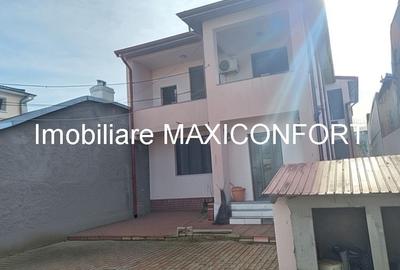 Casă cu 5 camere în Central