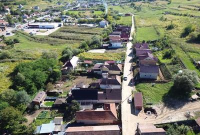 Teren de 842 mp, în Est - 17