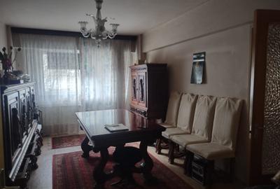 Apartament cu 4 camere decomandat în P-ța Universității - 14