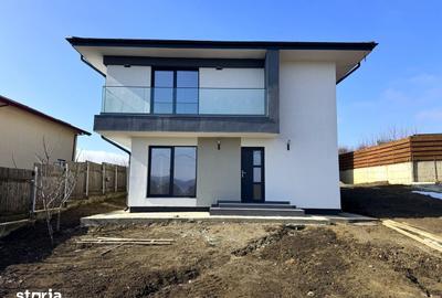 Casă cu 4 camere cu Teren 500 Mp în Ciurea