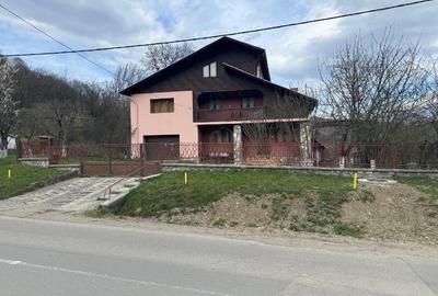 Casă individuală cu 5 camere cu Canalizare în Breaza - 1