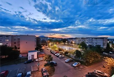 Apartament cu 3 camere decomandat, mobilat în Tractorul - 5