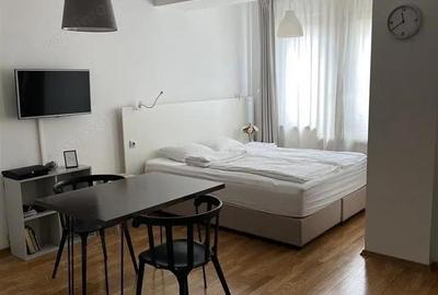 Garsonieră în Titan