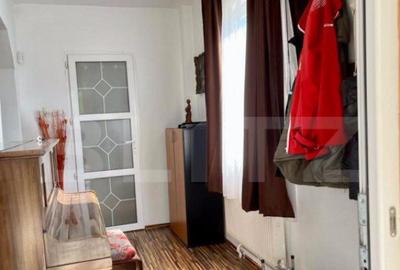 Casa 3 camere + curte - 2