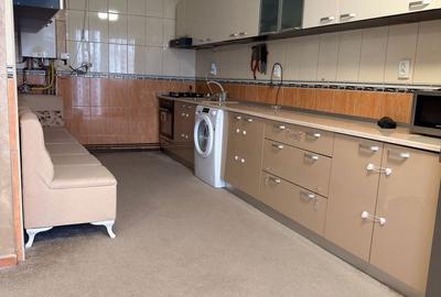 Casă cu 4 camere în Democrației - 2