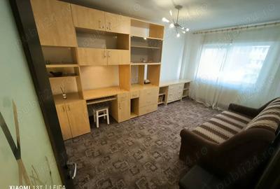 Apartament decomandat, mobilat, utilat, cu doua camera si loc de parcare in Racadau - 1