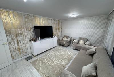 Apartament de vanzare, cu 2 camere, zona Micro 6 - 1