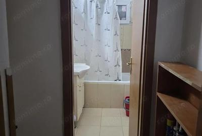 Apartament cu 4 camere semidecomandat în Militari