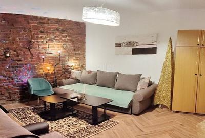 Zona Afi Mall Curte Zona Afi Mall Curte - 3