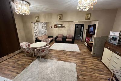 Apartament cu 3 camere semidecomandat în Central - 1