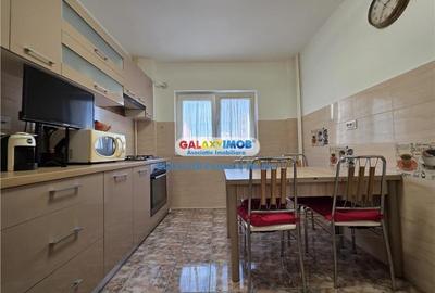 Vanzare apartament cu 4 camere situat  situat la Lizeanu - 50