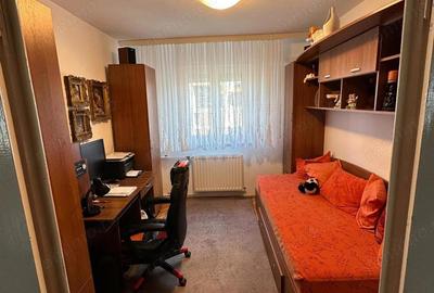 Apartament cu 4 camere decomandat în P-ța Unirii