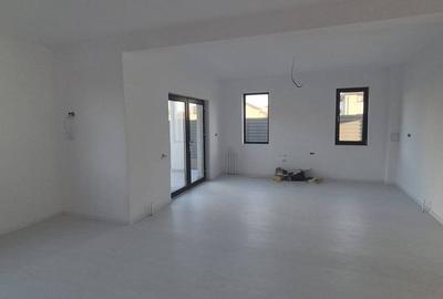 Casă cu 5 camere cu Teren 519 Mp în Km 5 - 13