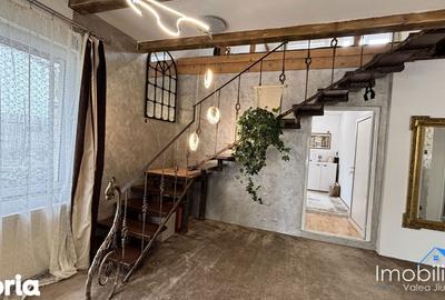 Casă cu 7 camere cu Teren 700 Mp în Petros - 3