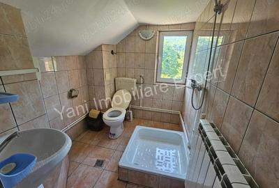 Casă cu 6 camere cu Teren 1340 Mp în Central - 1