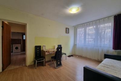 Apartament cu 4 camere semidecomandat în Ferentari