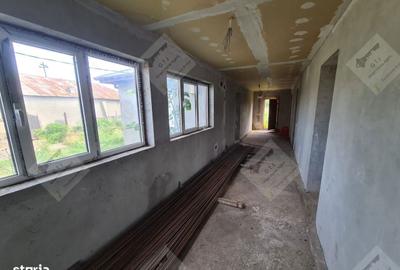 Casă cu 4 camere decomandat în Garoafa - 8