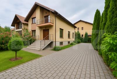 Casa individuala de vanzare - 3 dormitoare, garaj, subsol generos,terasa