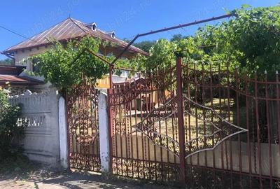 Casă cu 3 camere în Bâlteni - 2