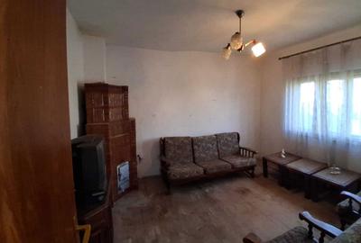 Casă cu 4 camere cu Teren 602 Mp în Central - 1