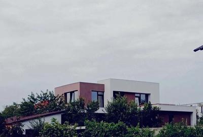 Casă cu Teren 400 Mp în Central - 1