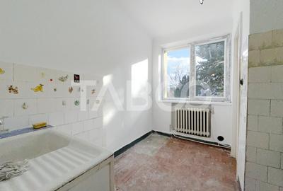 De vanzare apartament cu 2 camere in cartierul Gruia langa Stadion - 4