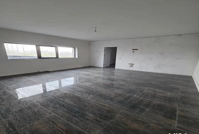 Casă cu 4 camere cu Teren 1700 Mp în Școlilor