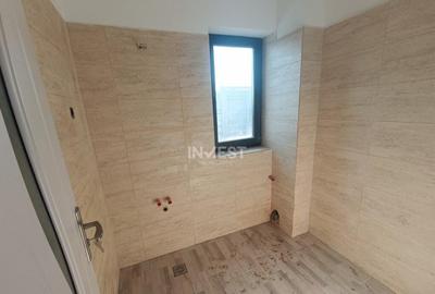 Casă cu 4 camere cu Teren 300 Mp în Păcurari